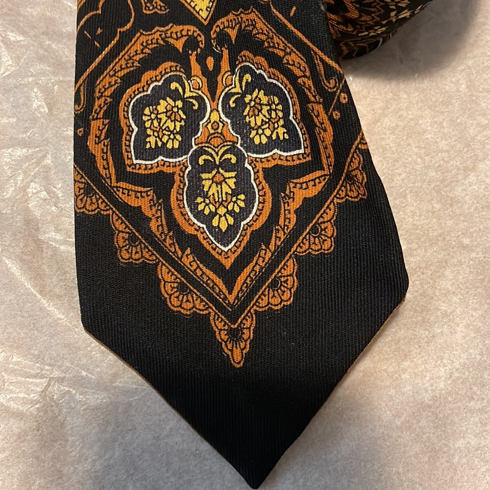 Used tie - Picture 2 of 8